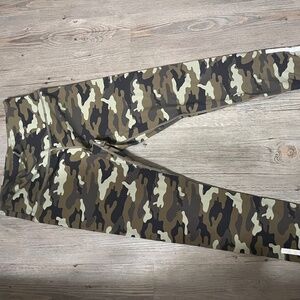 Zyia Camo Light N Tights